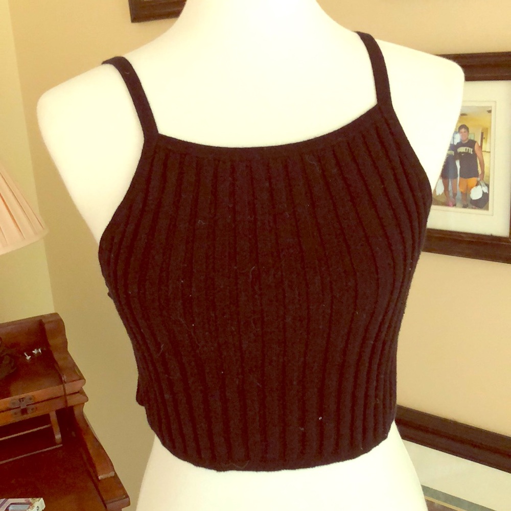 Cutest Urban Outfitters Sleeveless Crop Top
